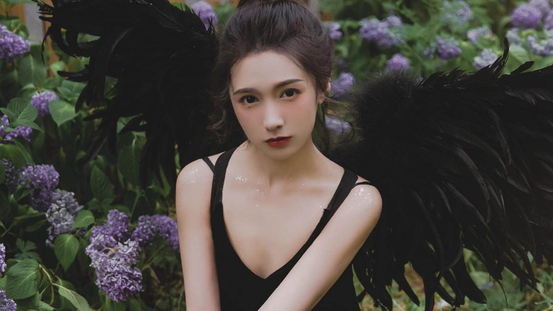 _滑雪赛场上的速度与激情:冬季运动会回顾_,冬运会滑雪运动员